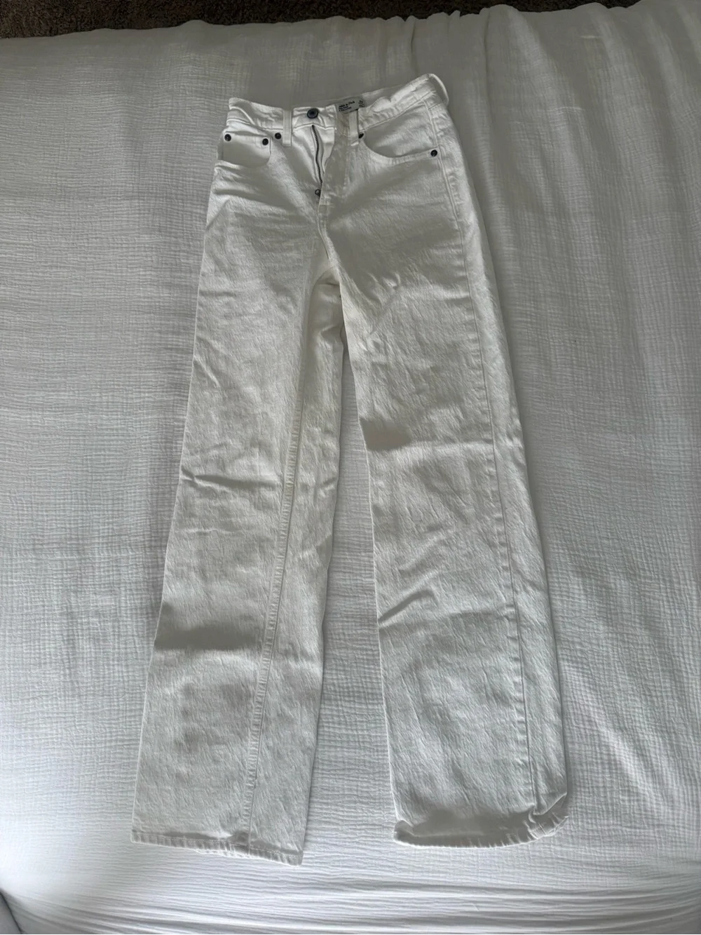 Abercrombie & Fitch White Straight-Leg Women's Jeans - Picture 4 of 4
